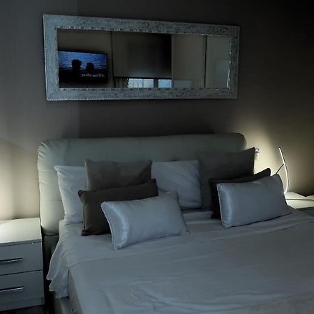 Entire Apartment , 2 Bedrooms Newly Remodeled Center Sitges Barcelona Екстер'єр фото