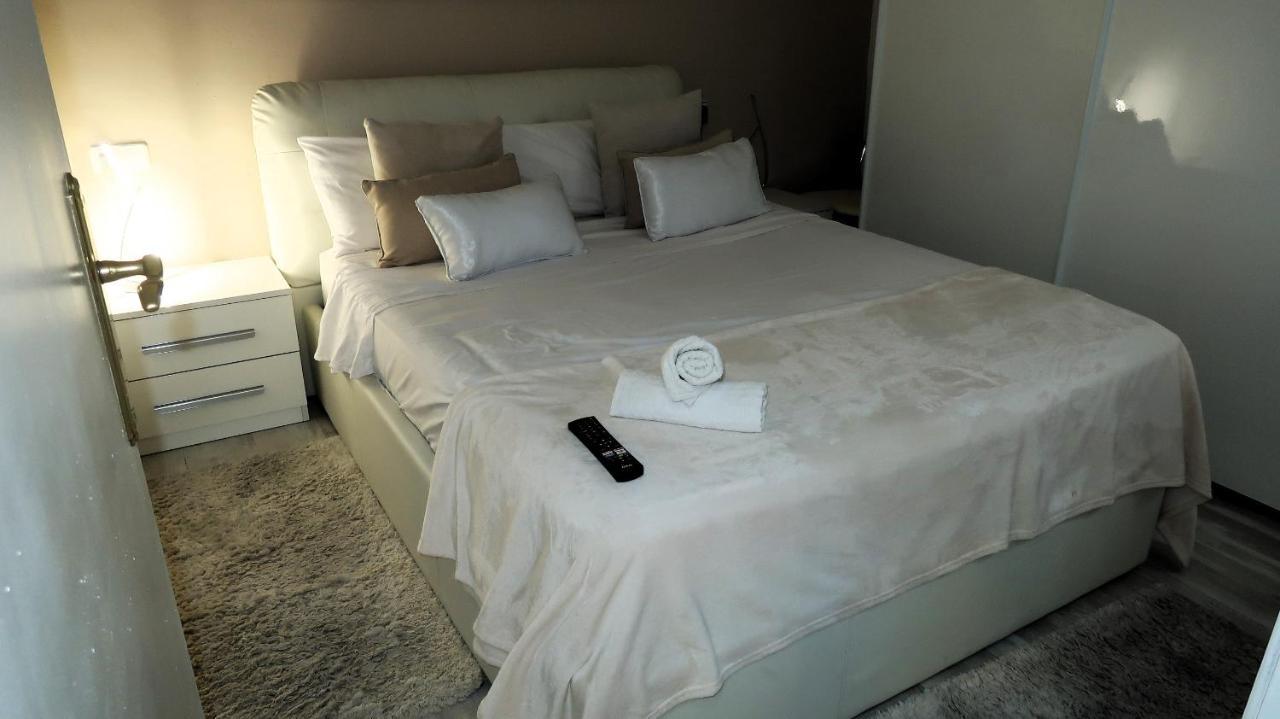 Entire Apartment , 2 Bedrooms Newly Remodeled Center Sitges Barcelona Екстер'єр фото