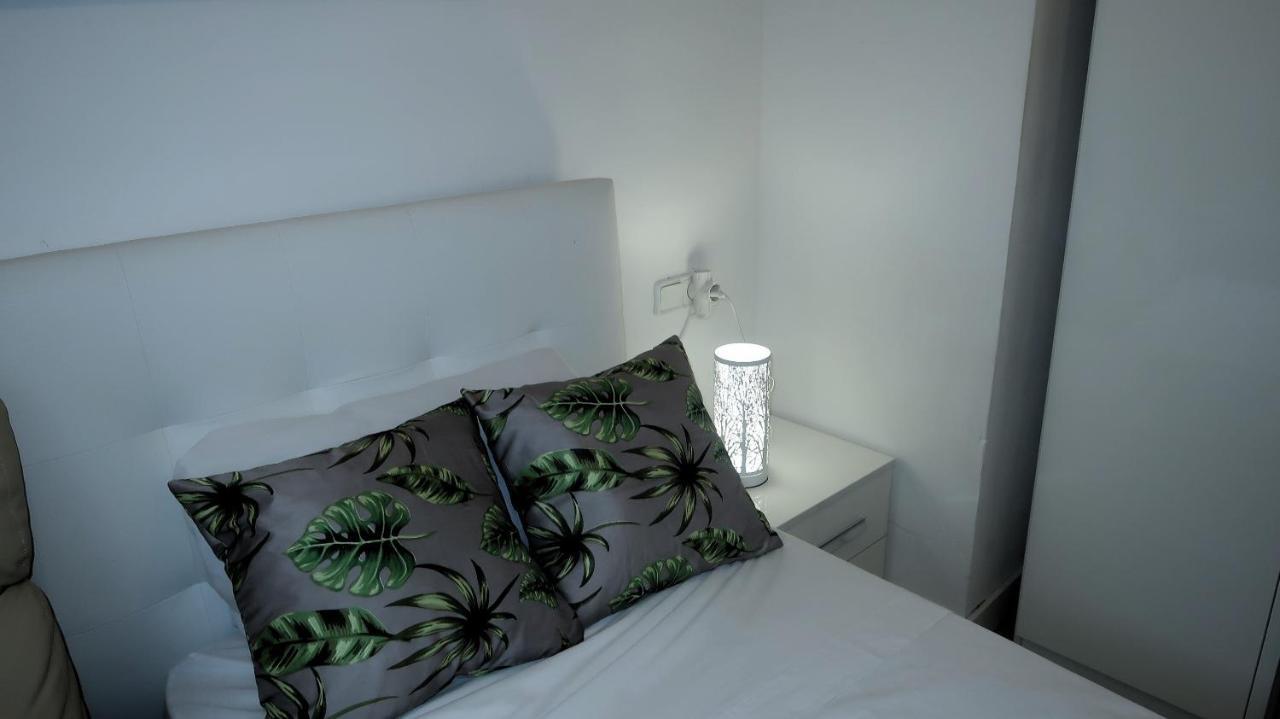 Entire Apartment , 2 Bedrooms Newly Remodeled Center Sitges Barcelona Екстер'єр фото