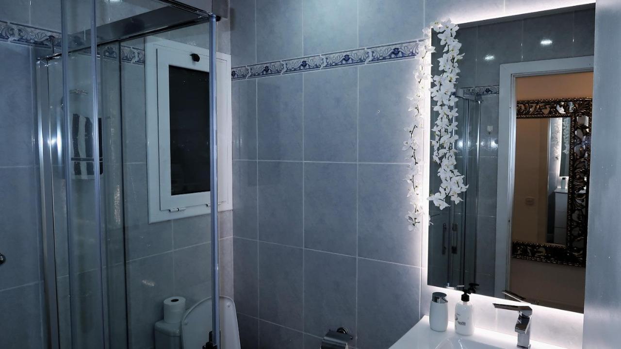Entire Apartment , 2 Bedrooms Newly Remodeled Center Sitges Barcelona Екстер'єр фото