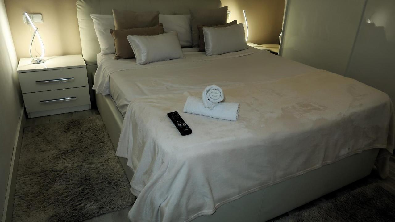 Entire Apartment , 2 Bedrooms Newly Remodeled Center Sitges Barcelona Екстер'єр фото