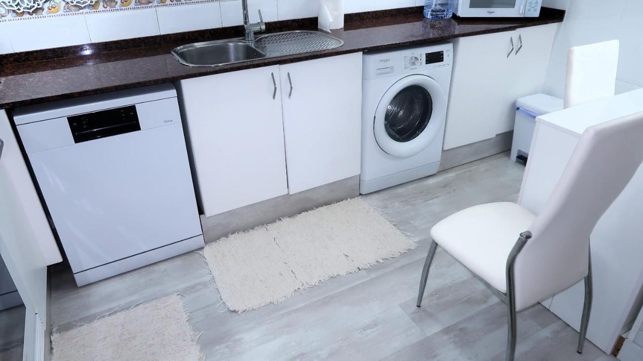 Entire Apartment , 2 Bedrooms Newly Remodeled Center Sitges Barcelona Екстер'єр фото